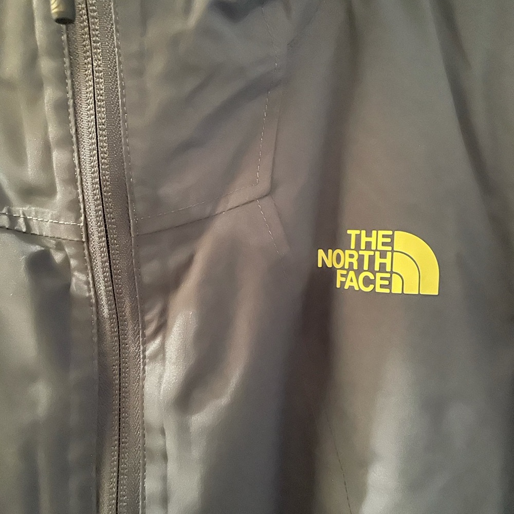 Women’s dry vent north face in excellent